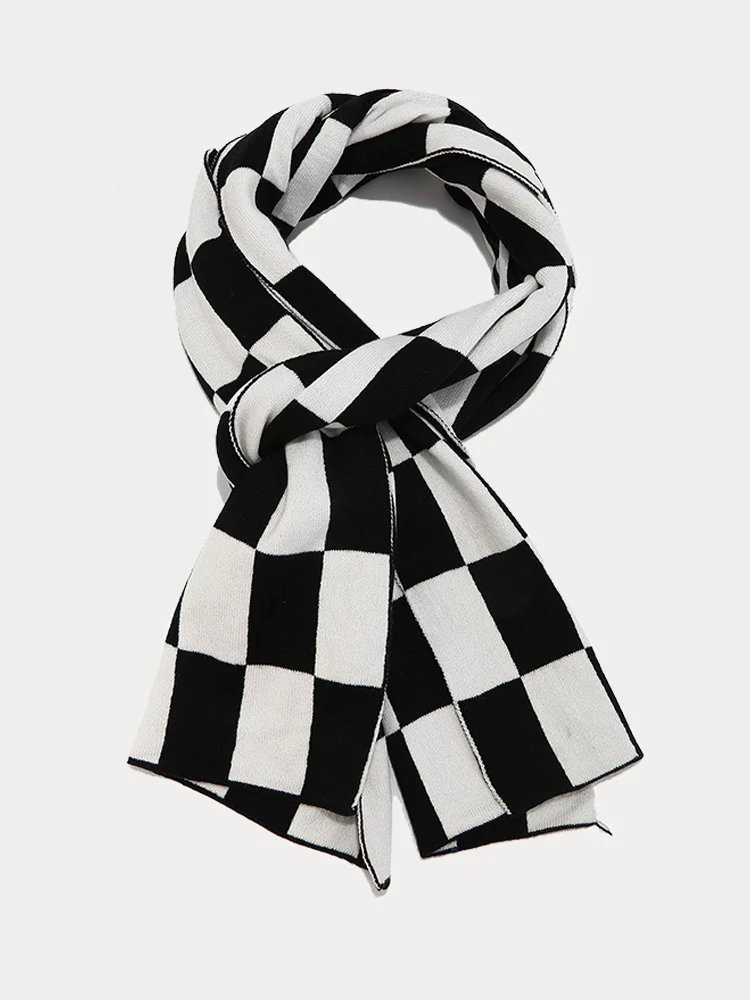 Cozy Checked Beanie Hat Scarf Gloves 3-in-1 Set - Image 7